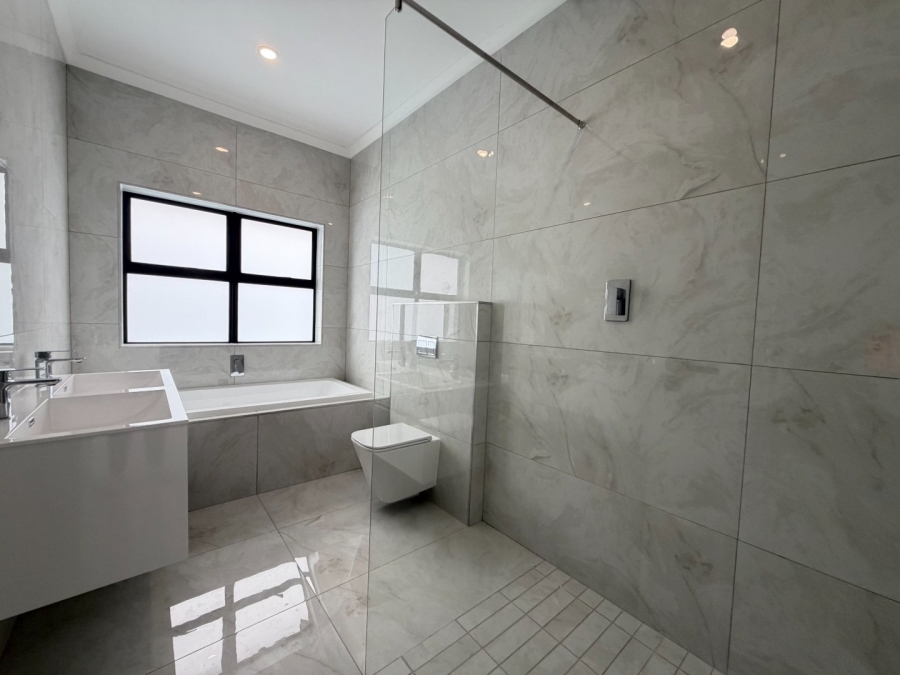 5 Bedroom Property for Sale in Sandown Western Cape
